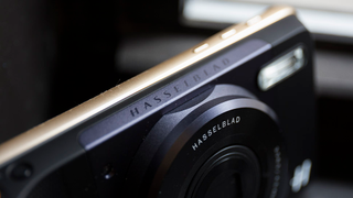 The Moto Z Got a Giant Hasselblad Attachment and a Phone Jack